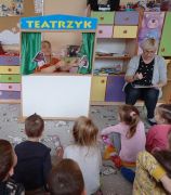 nauczycielki przedstawiają Jasia i Małgosię