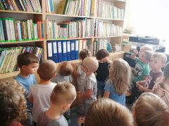 W bibliotece