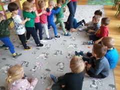 "Ja jestem wężem"- zabawa ze śpiewem
