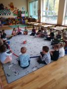 "Popatrzcie na jamniczka"- zabawa ze śpiewem z wykorzystaniem Sigumy