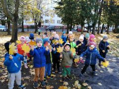 Zabawy na placu przedszkolnym 