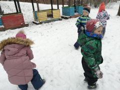 Zabawy na śniegu:)