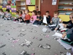 "Co można zrobić z  kartką papieru"- zabawy twórcze