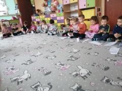 "Co można zrobić z  kartką papieru"- zabawy twórcze