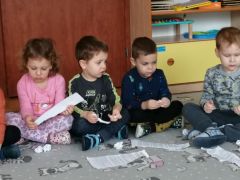 "Co można zrobić z  kartką papieru"- zabawy twórcze