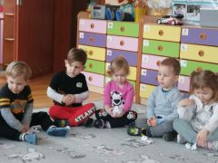 "Co można zrobić z  kartką papieru"- zabawy twórcze