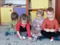"Co można zrobić z  kartką papieru"- zabawy twórcze