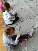 "Pojedynki na minki"-zabawa z lusterkiem