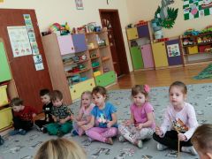 "Biedroneczki"- zabawa do piosenki