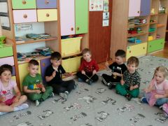 "Biedroneczki"- zabawa do piosenki