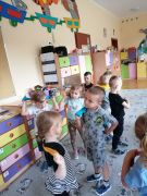 Zabawy ruchowe z szarfami