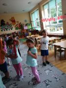 Zabawy ruchowe z szarfami