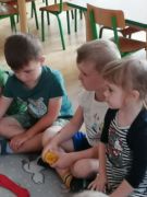 Zabawy ruchowe z szarfami