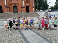W drodze do kina- kościół Farny