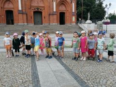 W drodze do kina- kościół Farny