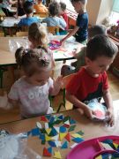 "Pojazdy"- układanie z figur geometrycznych