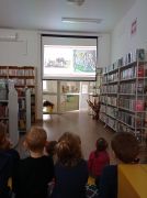 W bibliotece