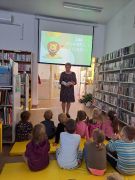 w bibliotece