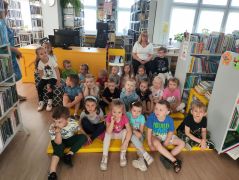 Dzieci w bibliotece 