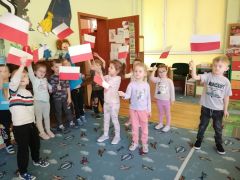 "Polska- biało-czerwoni"- zabawa do piosenki
