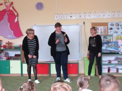 "Przyjście wiosny" J. Brzechwa inscenizacja pracowników przedszkola