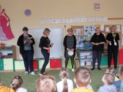"Przyjście wiosny" J. Brzechwa inscenizacja pracowników przedszkola