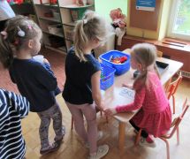 Kupujemy - sprzedajemy
zabawa tematyczna w ramach zajęć matematycznych