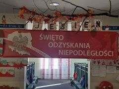 Szkoła do hymnu