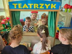 Teatrzyk w wykonaniu dzieci