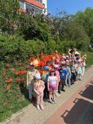 Dzień dobrych uczynków-spacer po osiedlu, dzielenie sie uśmiechem