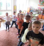 zabawa ruchowa "Figurki - posągi"