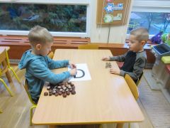 kasztanowe litery