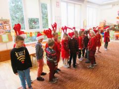 Mikołaje i renifery - zabawa taneczna