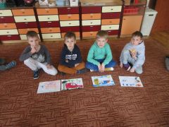 Strażnicy Uśmiechu" realizacja programu. Tworzenie w grupach opowiadania do dowolnego rysunku dzieci