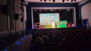 wycieczka do kina Ton na spektakl Calineczka H. Ch. Andersena