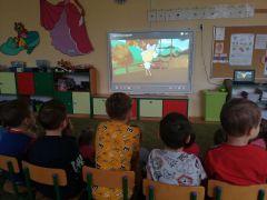 Oglądamy film"Tajemniczy nieznajomy"