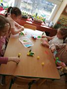Kwiaty-wycinanka z kolorowego papieru