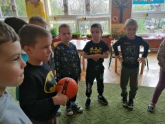 "Komplementy"-zabawa z piłką