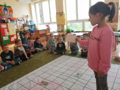 Zabawy na macie edukacyjnej