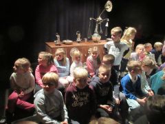 grupa V w teatrze lalek