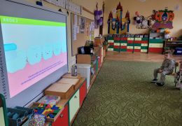 prezantacja multimadialna i film edukacyjny z programu Dziel się uśmiechem
