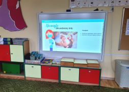 prezantacja multimadialna i film edukacyjny z programu Dziel się uśmiechem