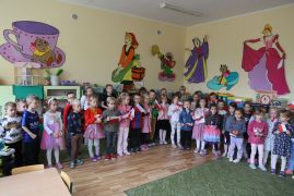 11:11 zaśpiewanie HYMNU POLSKI