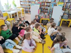 W bibliotece 